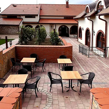 Vinopa Hotel